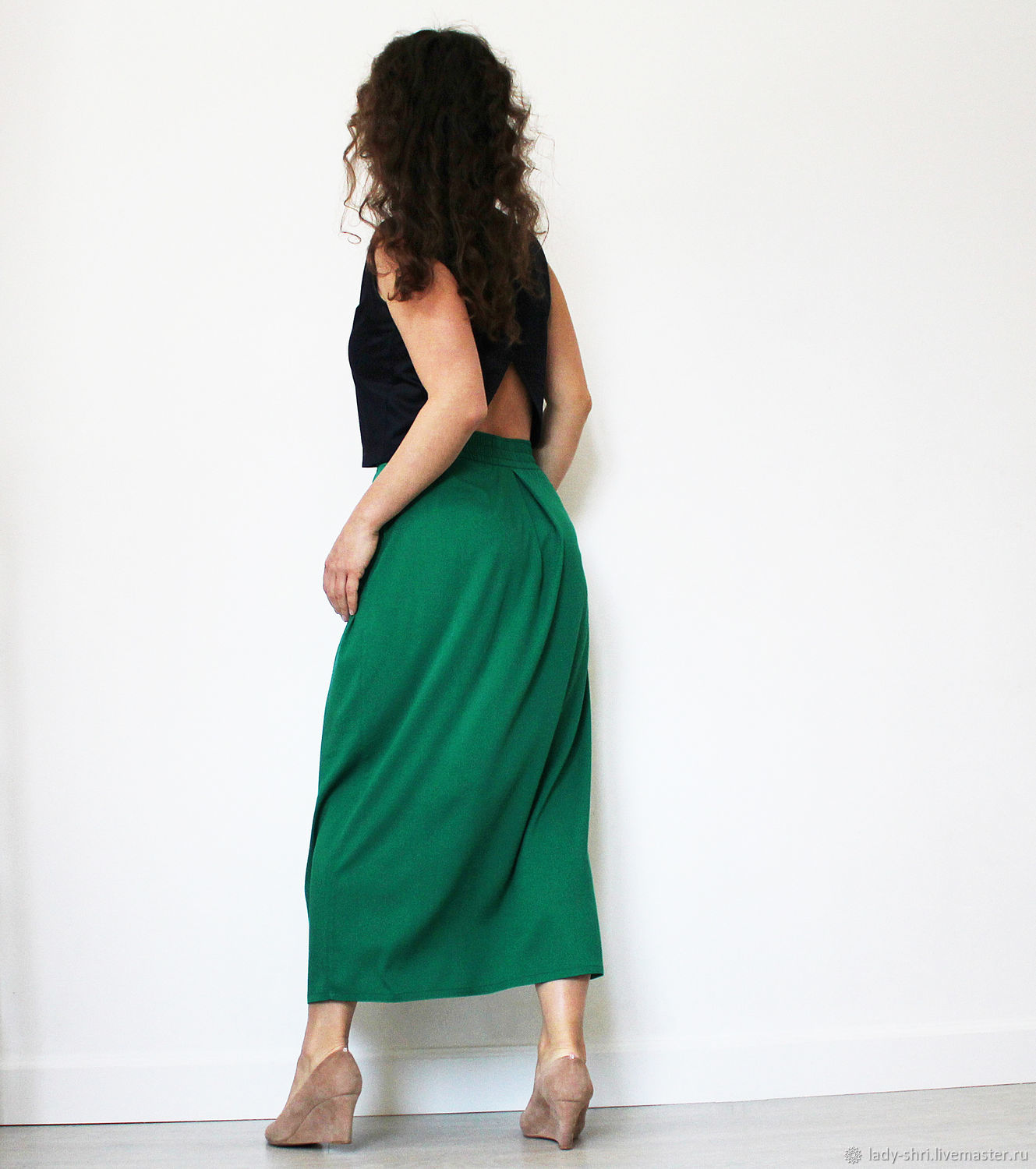 Длинная зеленая юбка