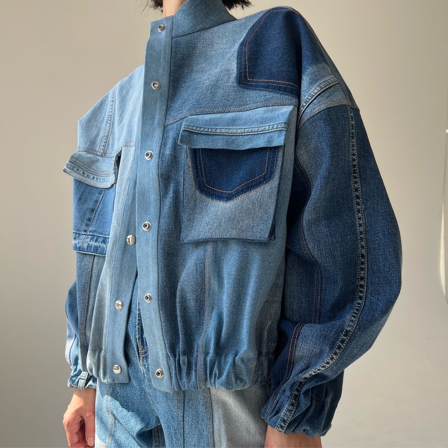 Джинсовка/куртка из денима/бомпер в технике апсайклинг – заказать на ...