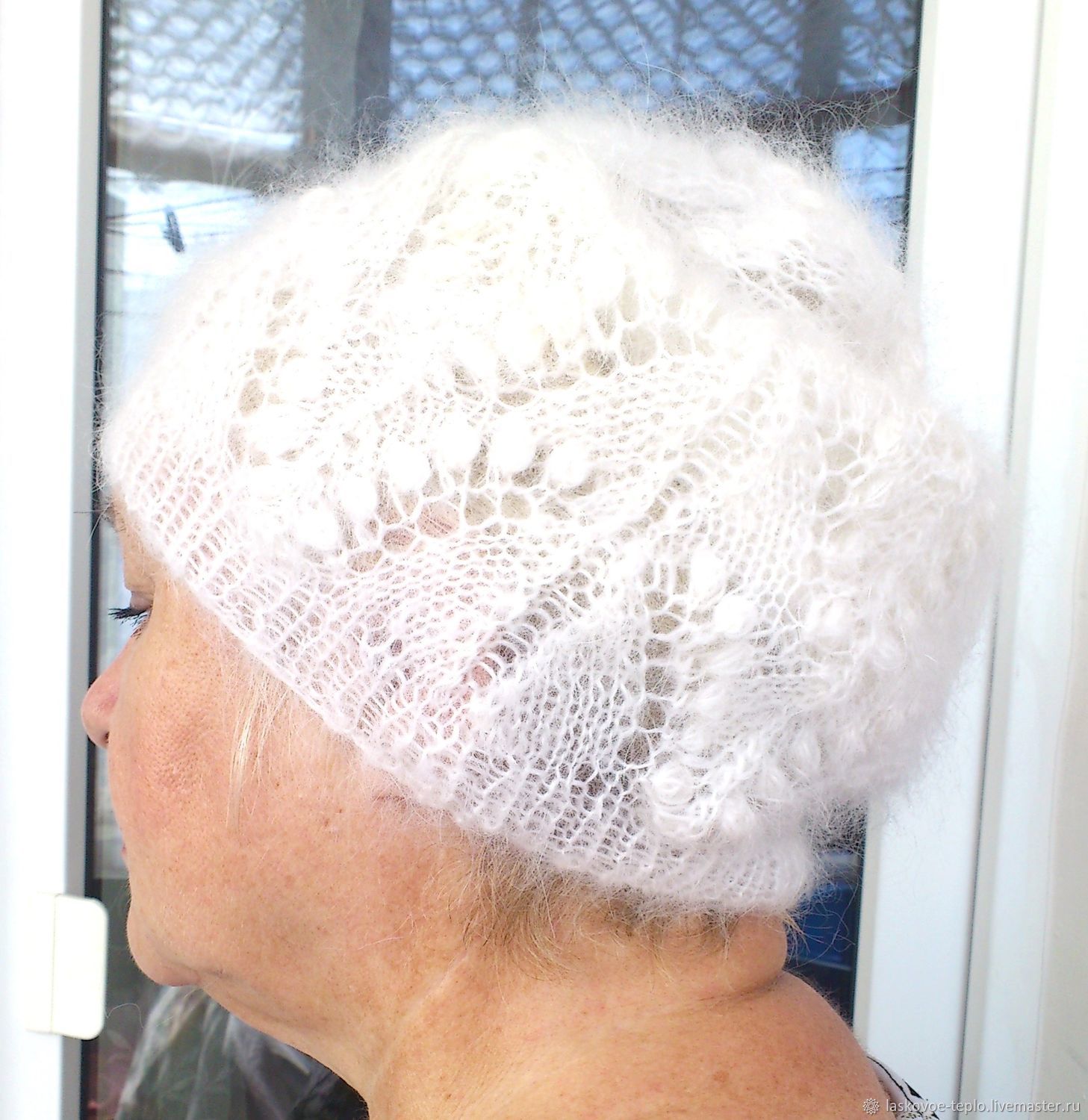 white crochet hat