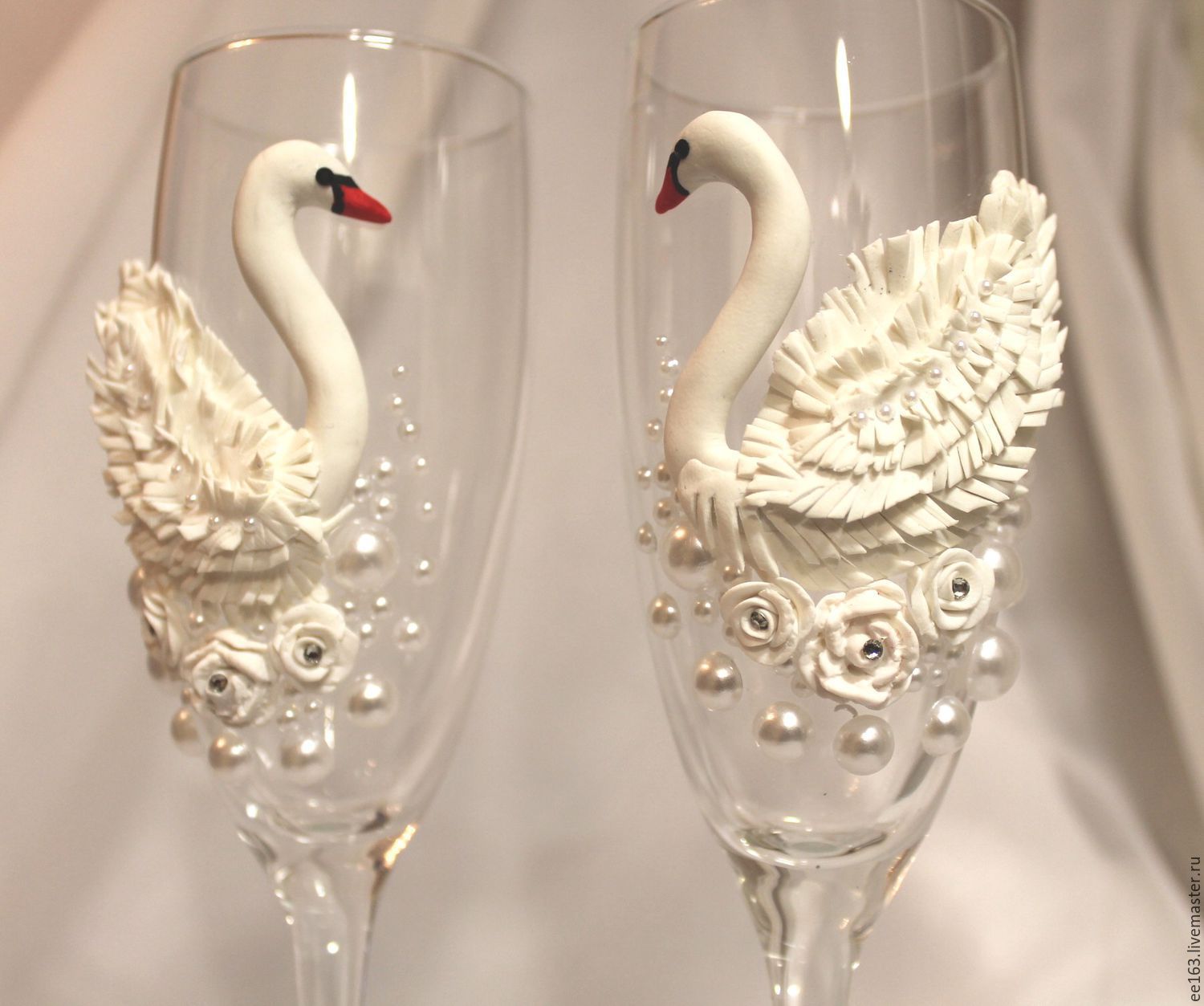 Свадебные бокалы с лебедями