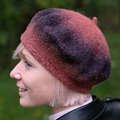 Двухцветная шапка с помпоном из альпаки