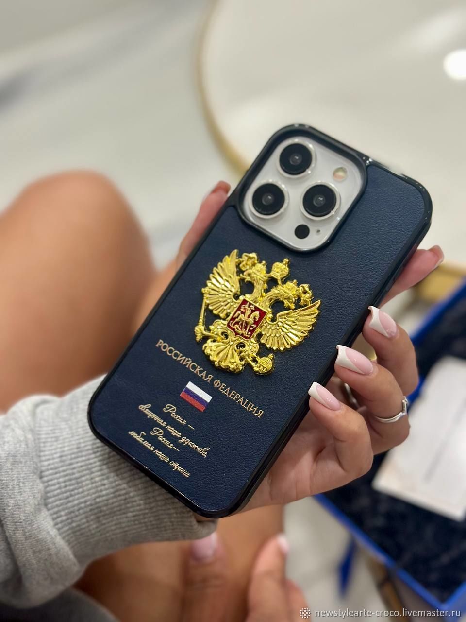 Премиум чехол для iPhone из кожи с гербом России в интернет-магазине  Ярмарка Мастеров по цене 6990 ₽ – V7HUERU | Чехол, Москва - доставка по  России