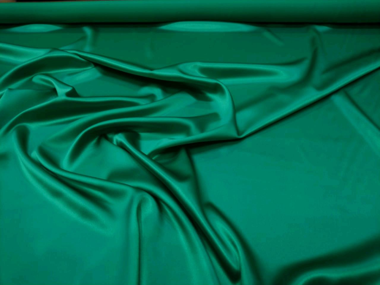 Ткань для платья изумрудного цвета