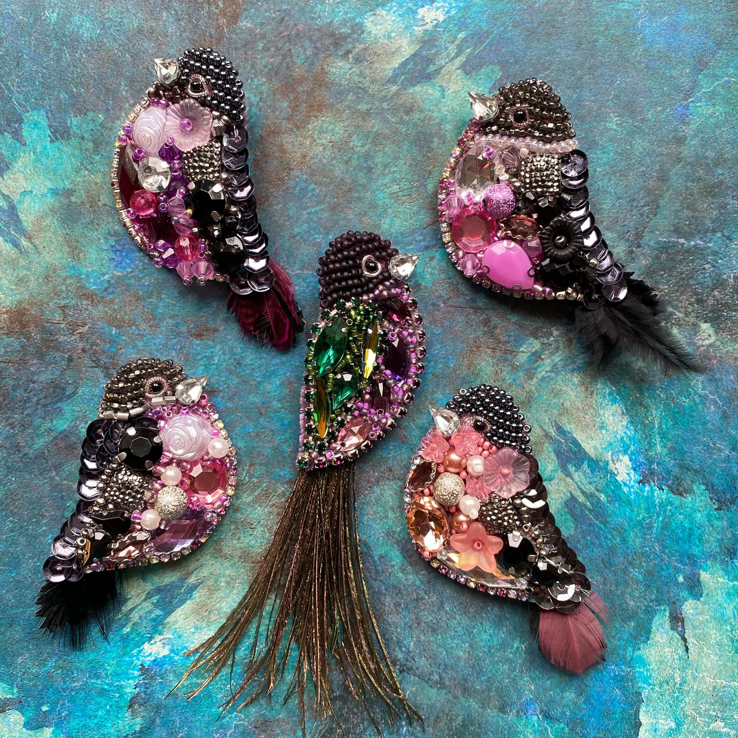 Брошь бисер Райская Птичка – купить на Ярмарке Мастеров – LEZ7URU ...