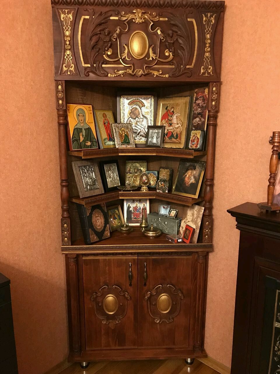 Шкаф полка для икон