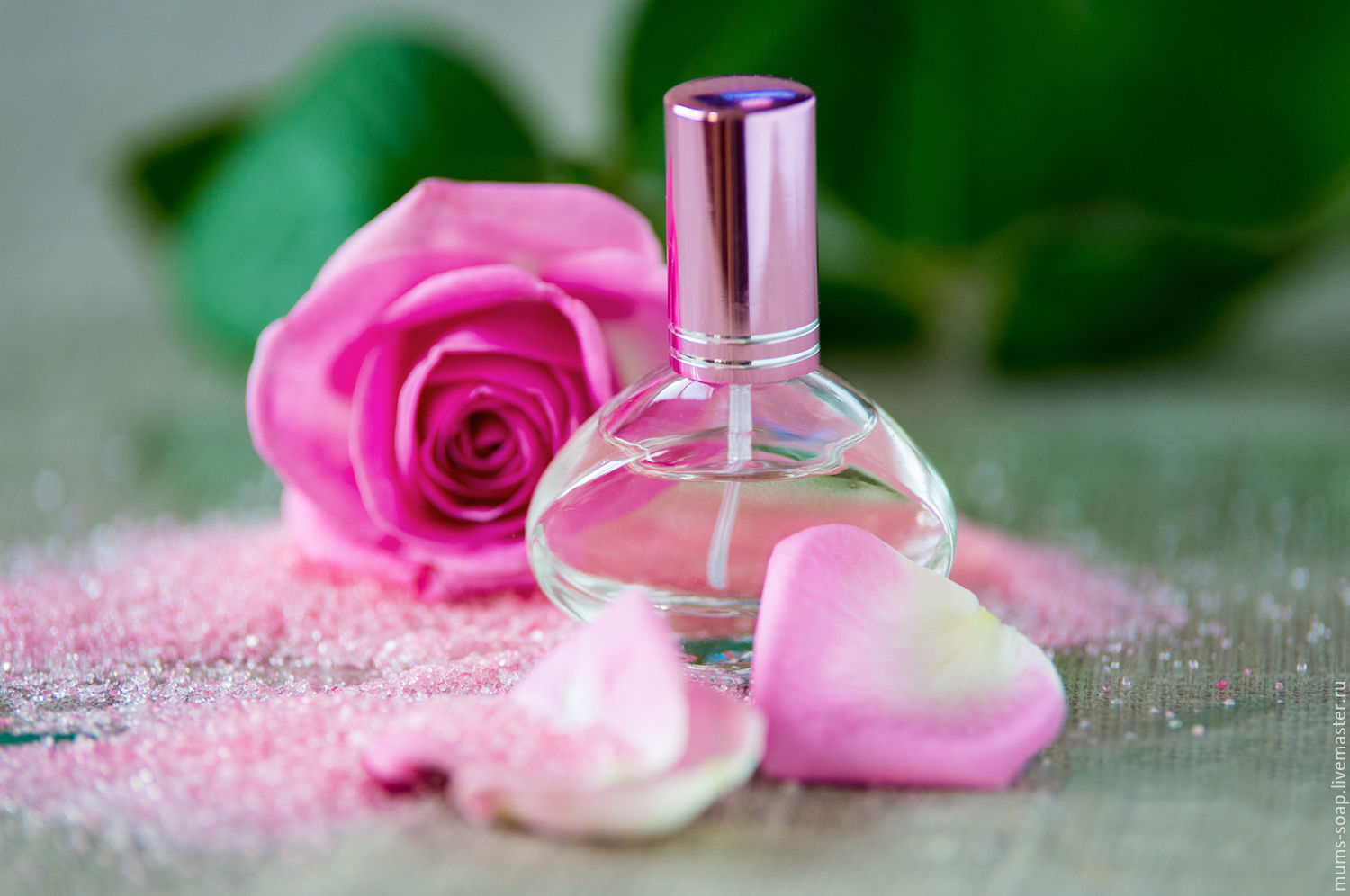 Туалетная вода perfumes. Красивые духи. Аромат розовый. Красивый аромат. Красивый Парфюм.