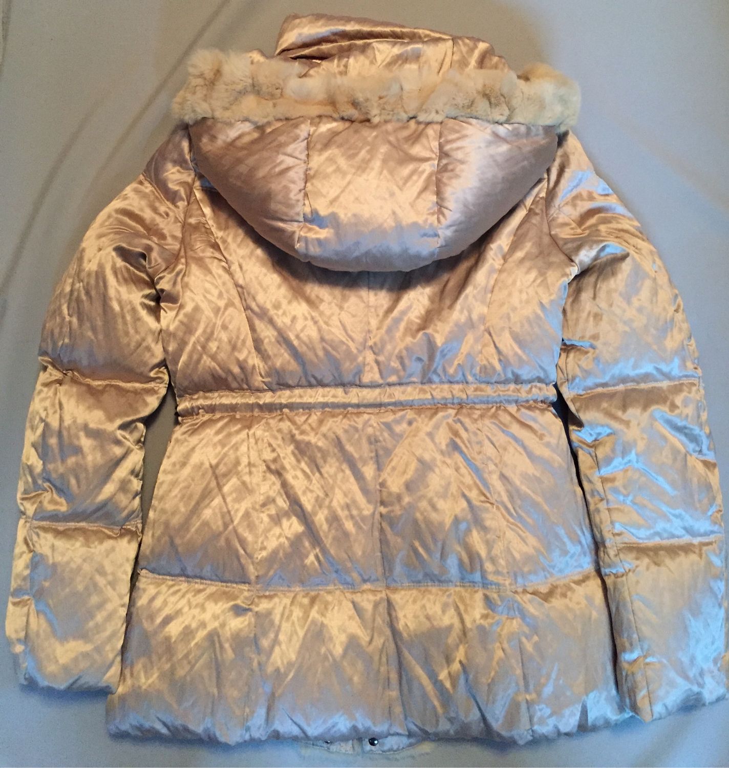 Куртка-пуховик MaxMara. Бежево-атласный. Оригинал. Румыния. Люкс купить ...