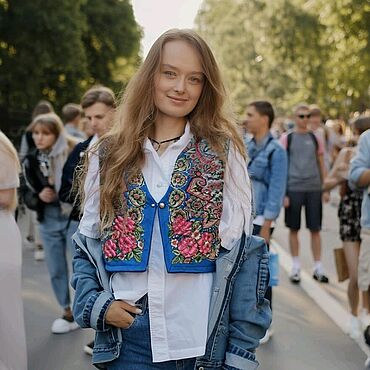 Одежда ручной работы. Ярмарка Мастеров - ручная работа -30% Жилет из Русского платка стёганый Ворсистый Подарок на Пасху. Handmade.