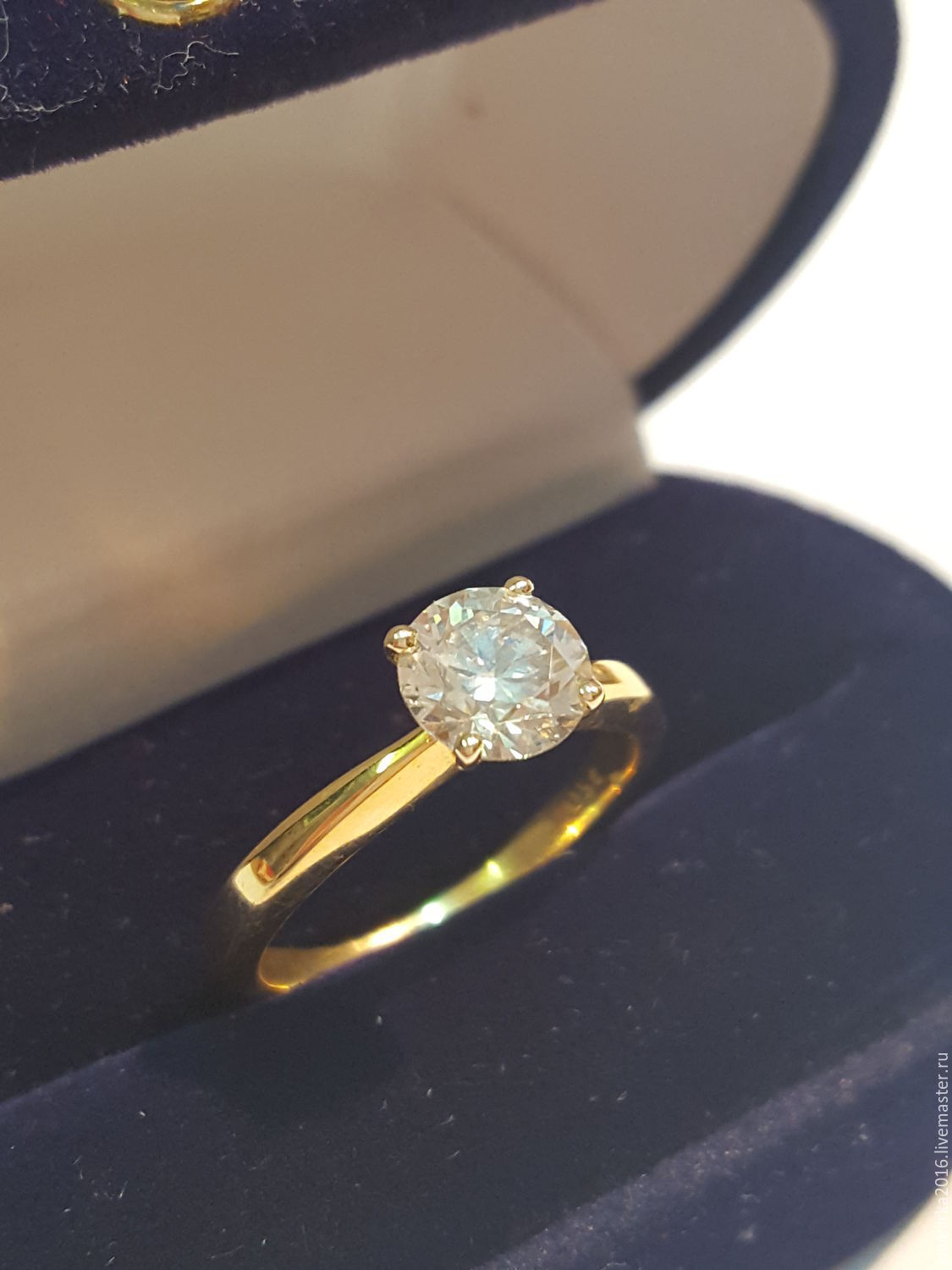 Кольцо с выращенным бриллиантом (1,23 карат) r01-l-mln35740