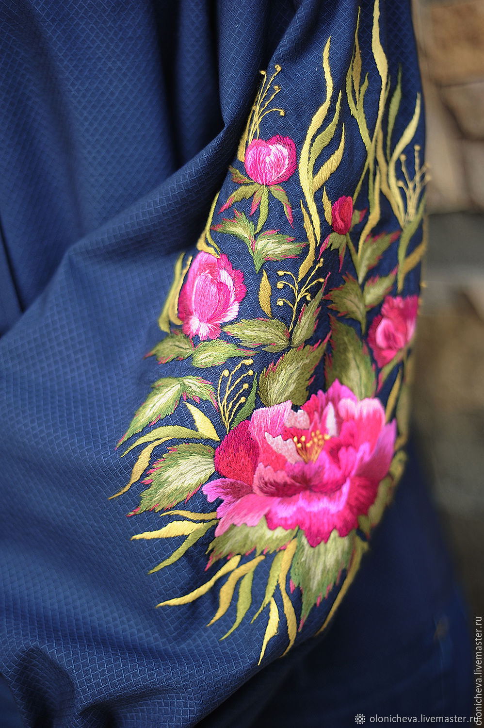 blouse with flower design