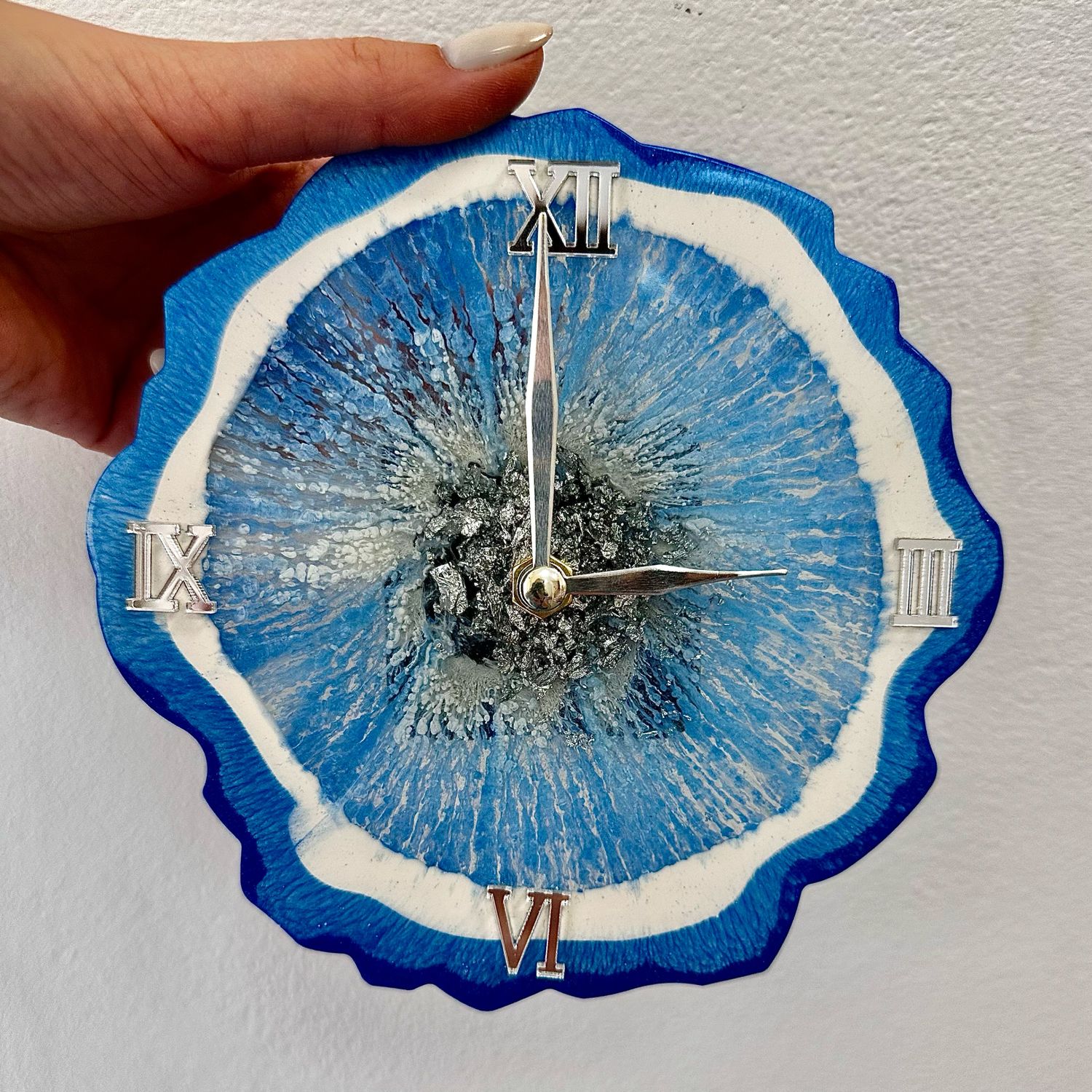 Маленькие синие часики в интернет-магазине на Ярмарке Мастеров | Часы ...