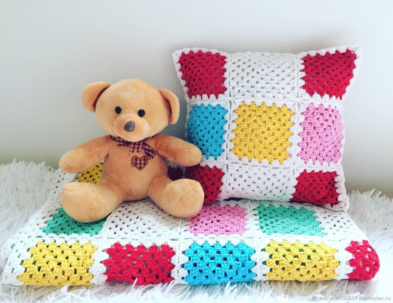 Плед с подушкой из мотивов – заказать на Ярмарке Мастеров – GNCU5RU ...