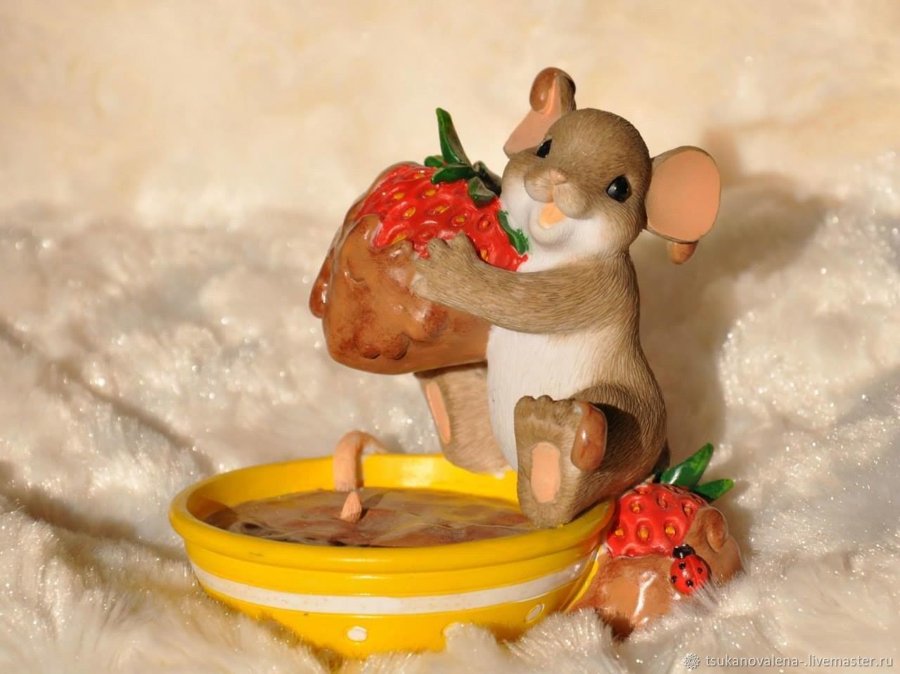Можно мыть мышей. Силиконовая форма мышка. Шоколадный мышонок. Шоколадная мышка. Мышонок с клубникой.