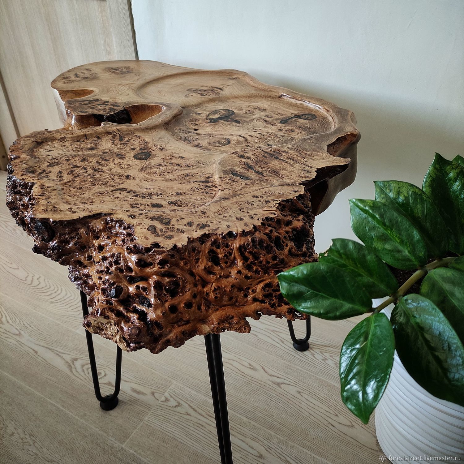 Деревянный столик для чайной церемонии