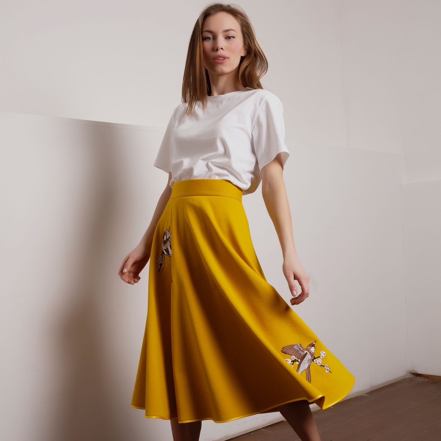 Трикотажная юбка мини с контрастной полосой по нижнему краю :: LICHI - Online fashion store