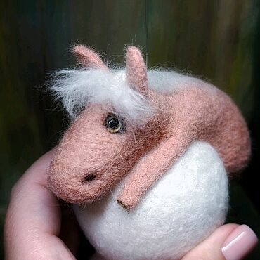 Елочная игрушка розовая лошадь на шаре. . Куклы и игрушки ручной работы - Ярмарка Мастеров Куклы и игрушки ручной работы. Ярмарка Мастеров - ручная работа Елочная игрушка розовая лошадь на шаре. Handmade.