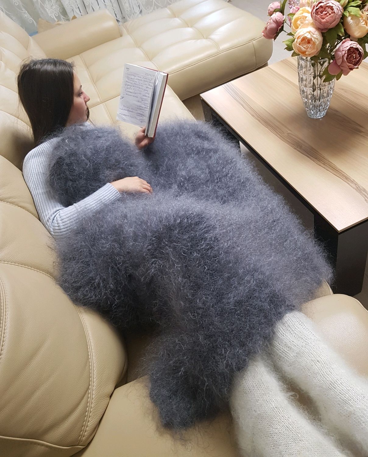 Пуховый свитер. Урюпинские пуховые изделия. Пуховые шали. Шерсть мохер фетиш. Пушистая шаль.