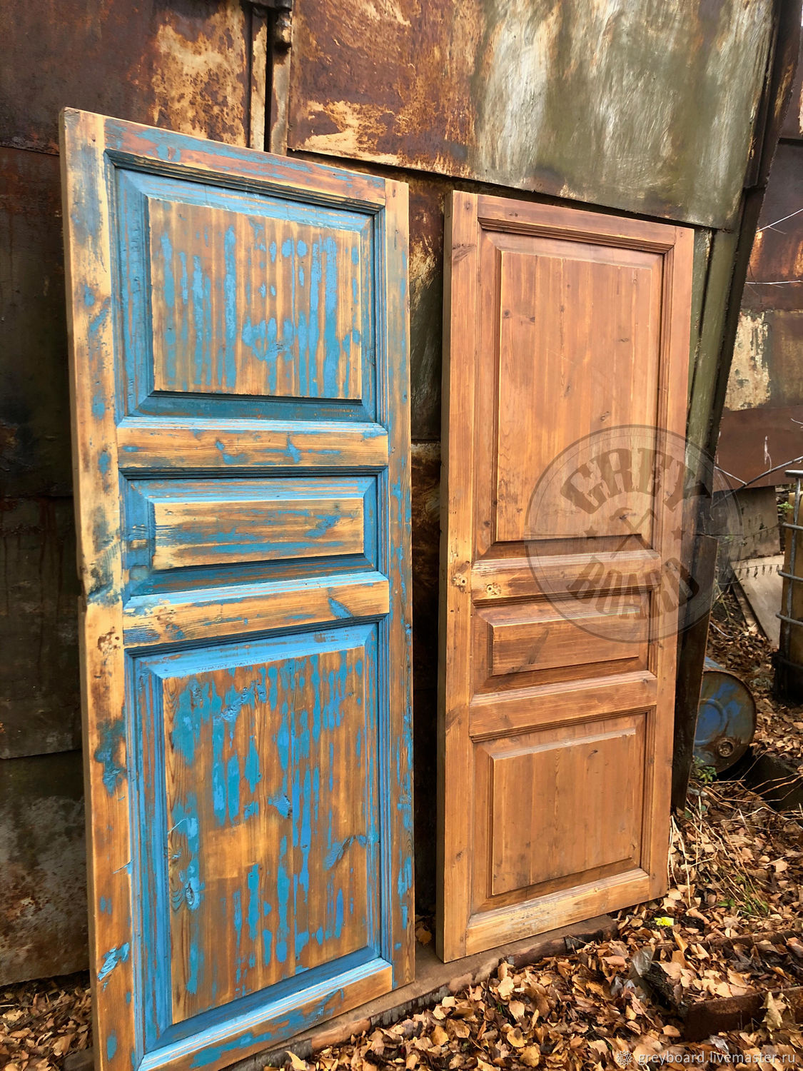 Закрытые двери. Перекраска деревянных дверей. Сдать старую дверь. Сдать старую дверь. Двери в винтажном стиле.