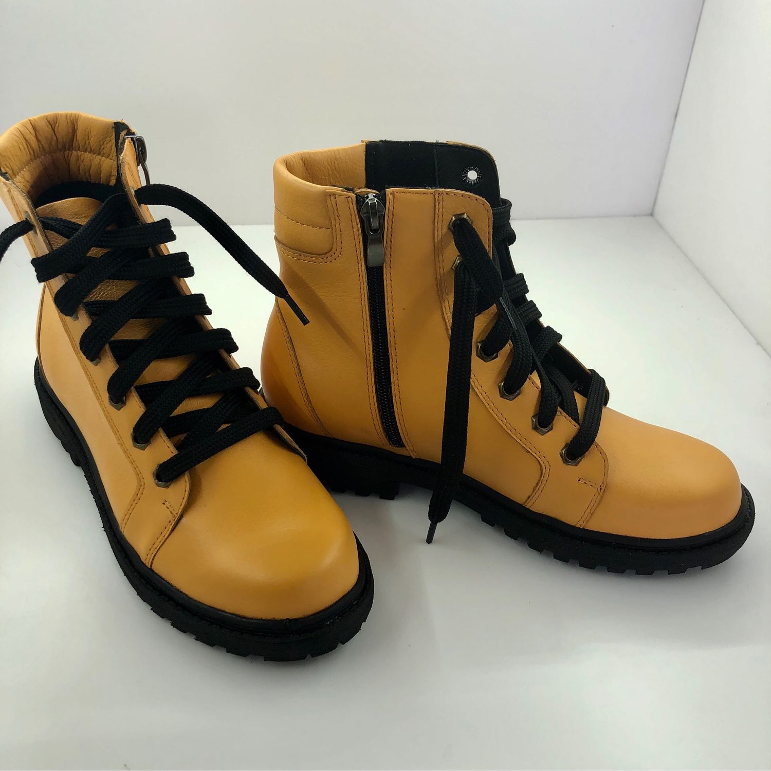 Кожаные ботинки «Каприз» купить в интернет-магазине Ярмарка Мастеров поцене 4000 ₽ – K4VKCRU