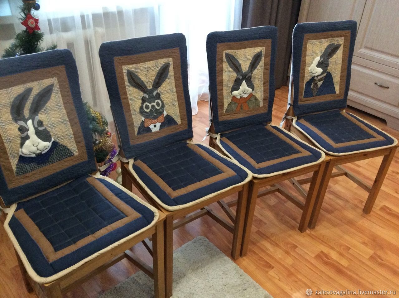 Чехлы на сидушки стульев