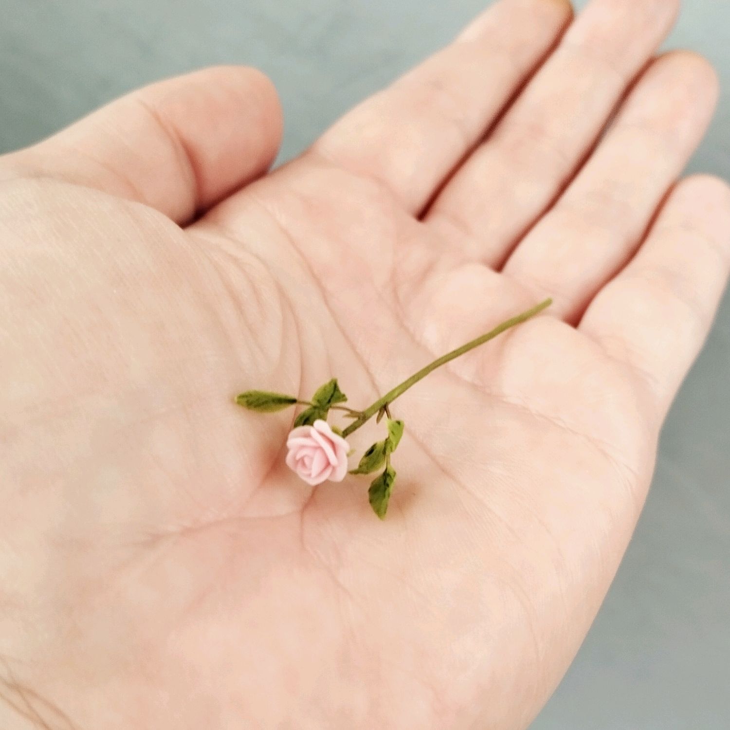Миниатюрные цветы 1:12.Роза розовая купить в интернет-магазине Ярмарка ...