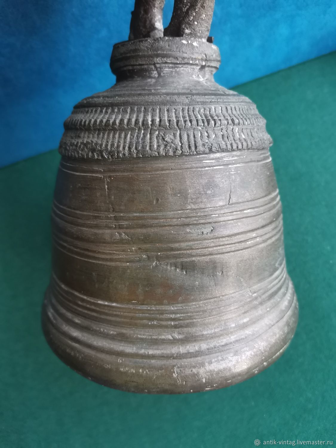 Песня старый колокол. Колокол 19 века. Старинные колокола. Древний колокол. Самый старый колокол в мире.
