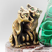 Для дома и интерьера handmade. Livemaster - original item A pair of lovers cats with inlays of semiprecious malachite. Handmade.