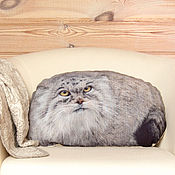 Полосатый котенок. Декоративная подушка в виде спящего котенка