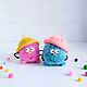 Вязаная игрушка Позитивчик в шапке. Авторская работа. Прикольные подарки. * Вязаные радости * Ирина Могорюк. Интернет-магазин Ярмарка Мастеров.  Фото №2