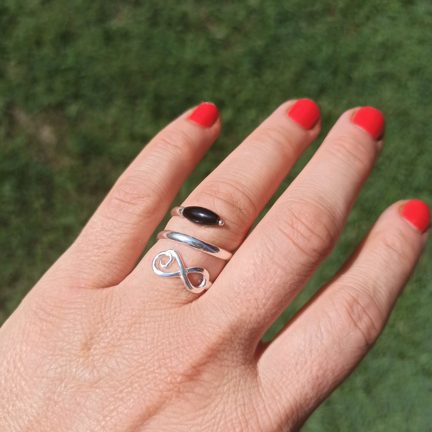 Кольцо три в одном. Кольцо Знак бесконечность. Кольцо с черным ониксом ...