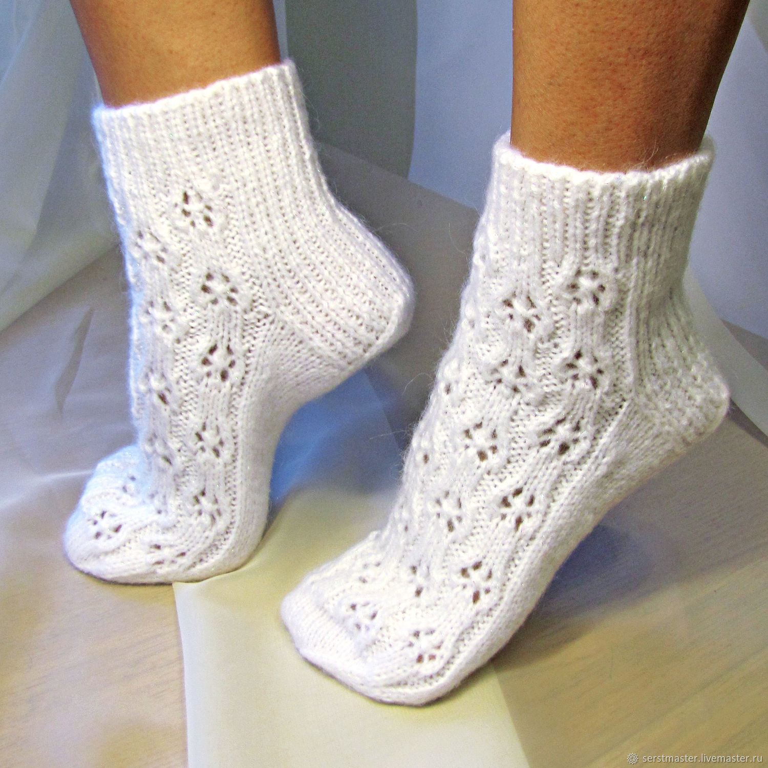 Музыка носочки. Белые шерстяные носки. Ажурные шерстяные носки. Белые носки ажурные. Белые вязаные ажурные носки.