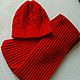 Шапка и шарфик ярко-красного цвета. Шапки. Воздушная петелька. Интернет-магазин Ярмарка Мастеров.  Фото №2