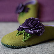 Обувь ручной работы handmade. Livemaster - original item Felted women`s olive slippers with a rose. Handmade.