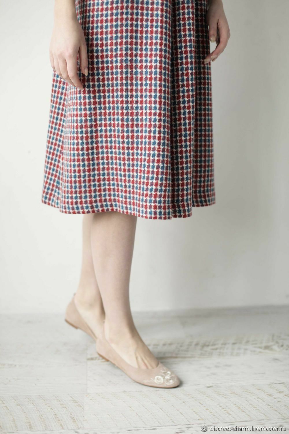 Свободное сиреневое платье в клетку, воротник-хомут, длинный рукав на ...