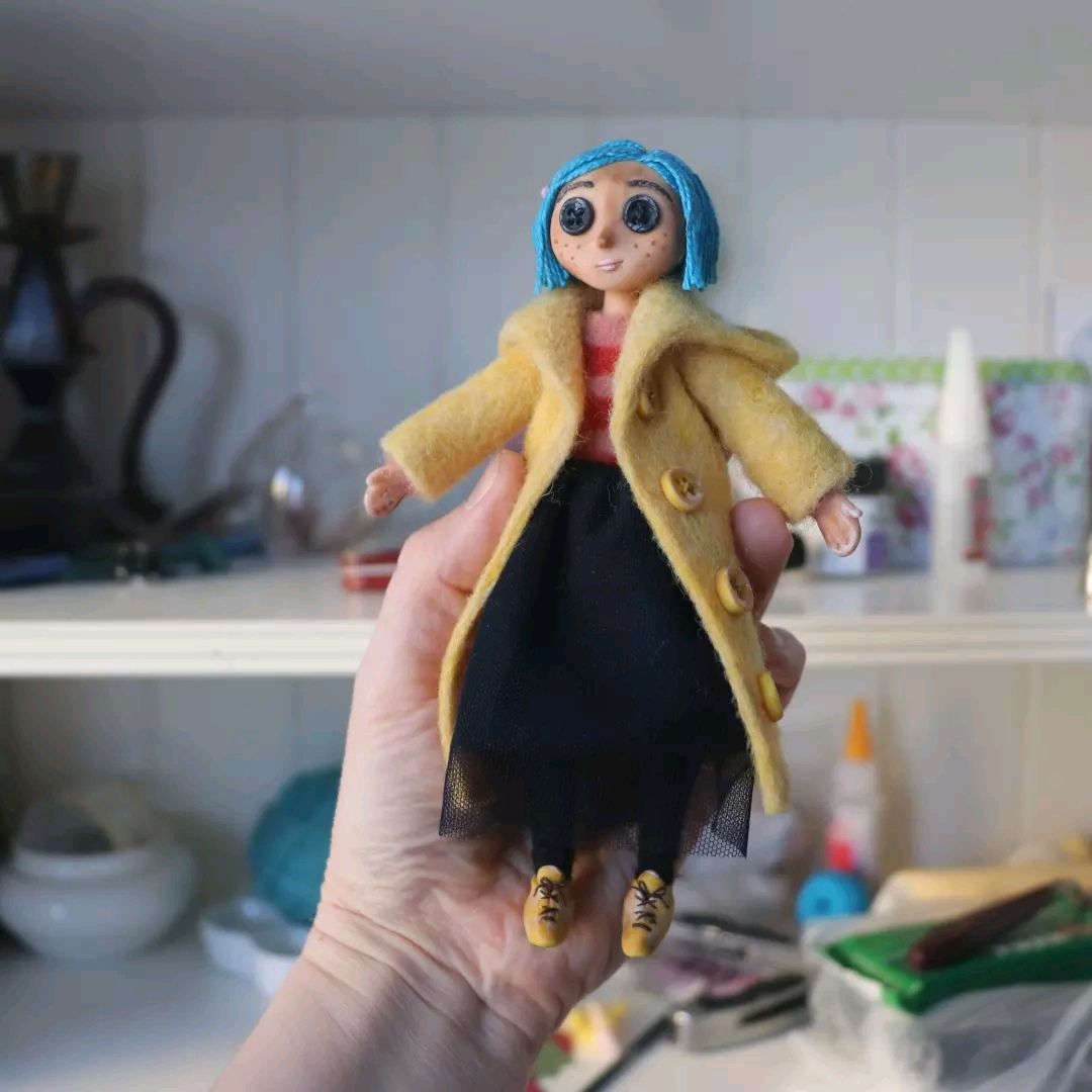 Фигурка NECA: Коралина в Стране Кошмаров (Coraline) Кукла Коралина (Coraline Doll) (49501) 25 см