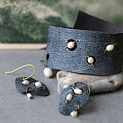 Украшения handmade. Livemaster - original item Jewelry sets: made of leather and pearls 