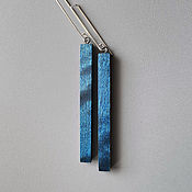 LINES.  A long, laconic wooden pendant