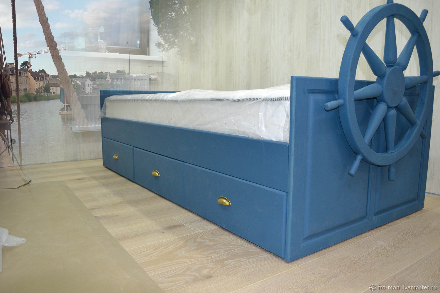 Кровать в морском стиле