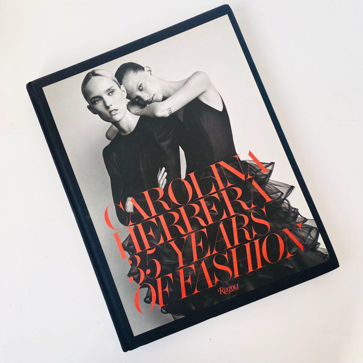 Винтаж: Книга Carolina Herrera. 35 years of fashion купить в  интернет-магазине Ярмарка Мастеров по цене 8500 ₽ – RRZ8ERU | Книги  винтажные, Санкт-Петербург - доставка по России