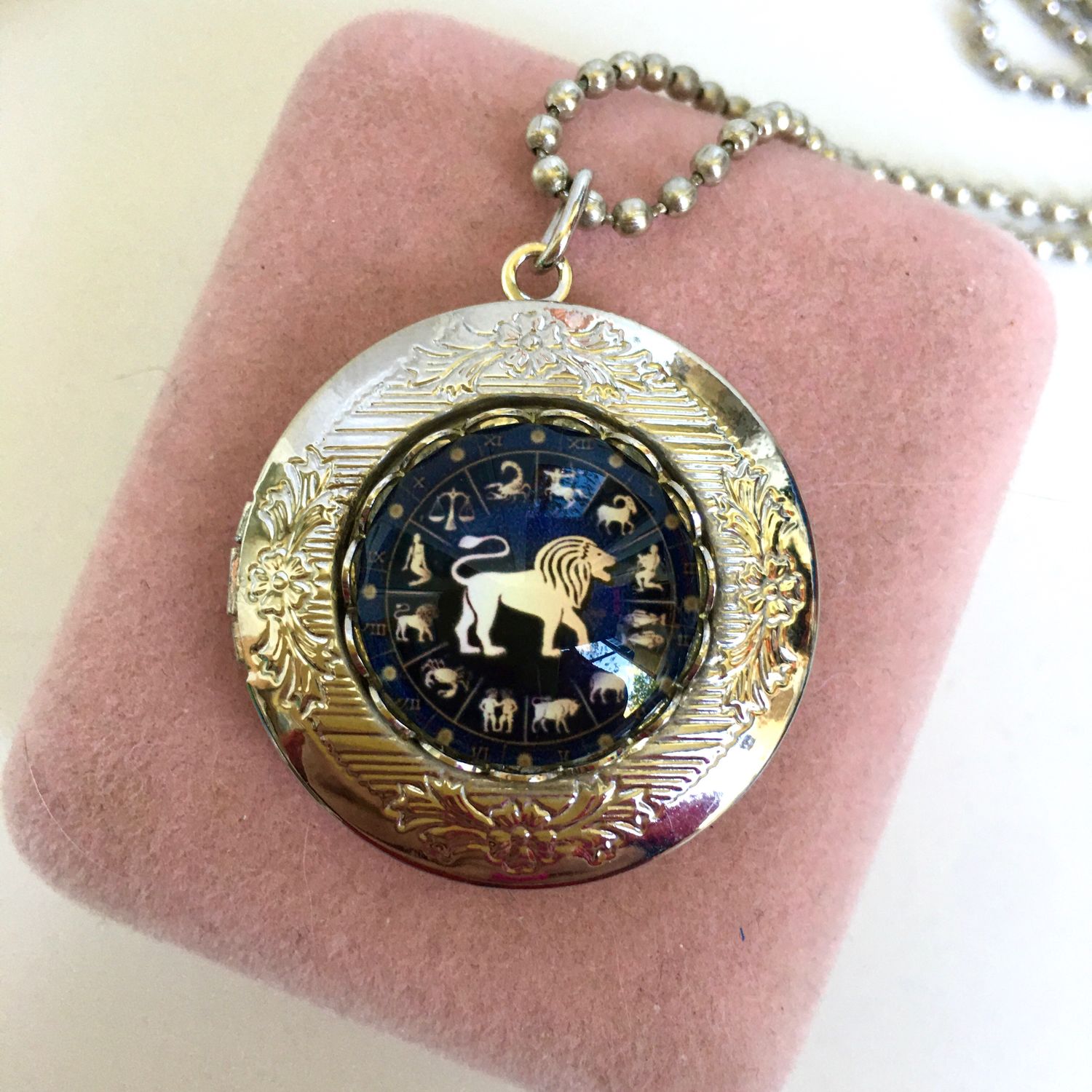 ростов медальон. знаки медальоны. кулон знак зодиака. серебряная подвеска 'телец'. кулоны из игр.