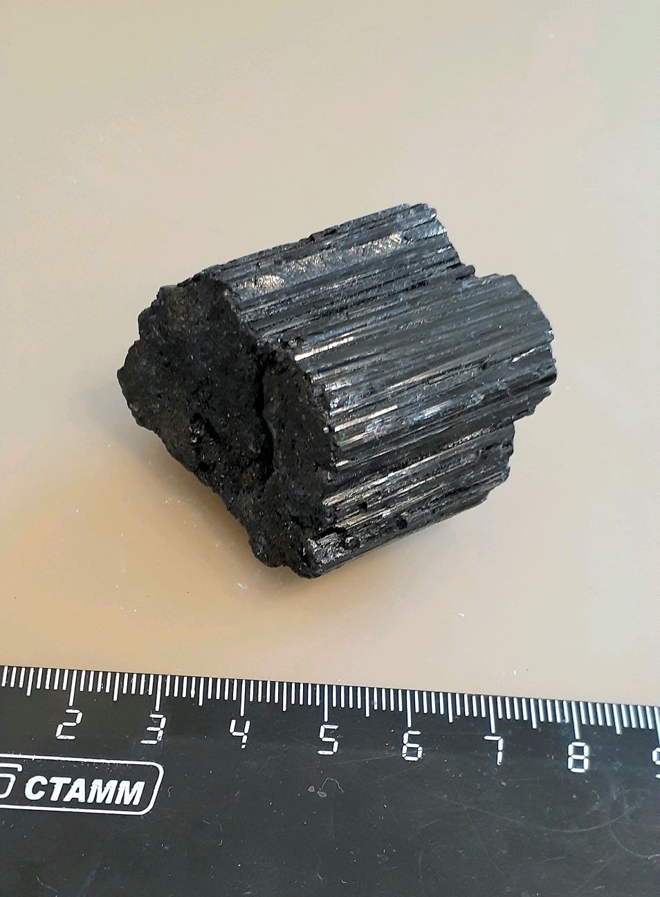 Шерл, черный турмалин натуральный, необработанный купить в интернет ...