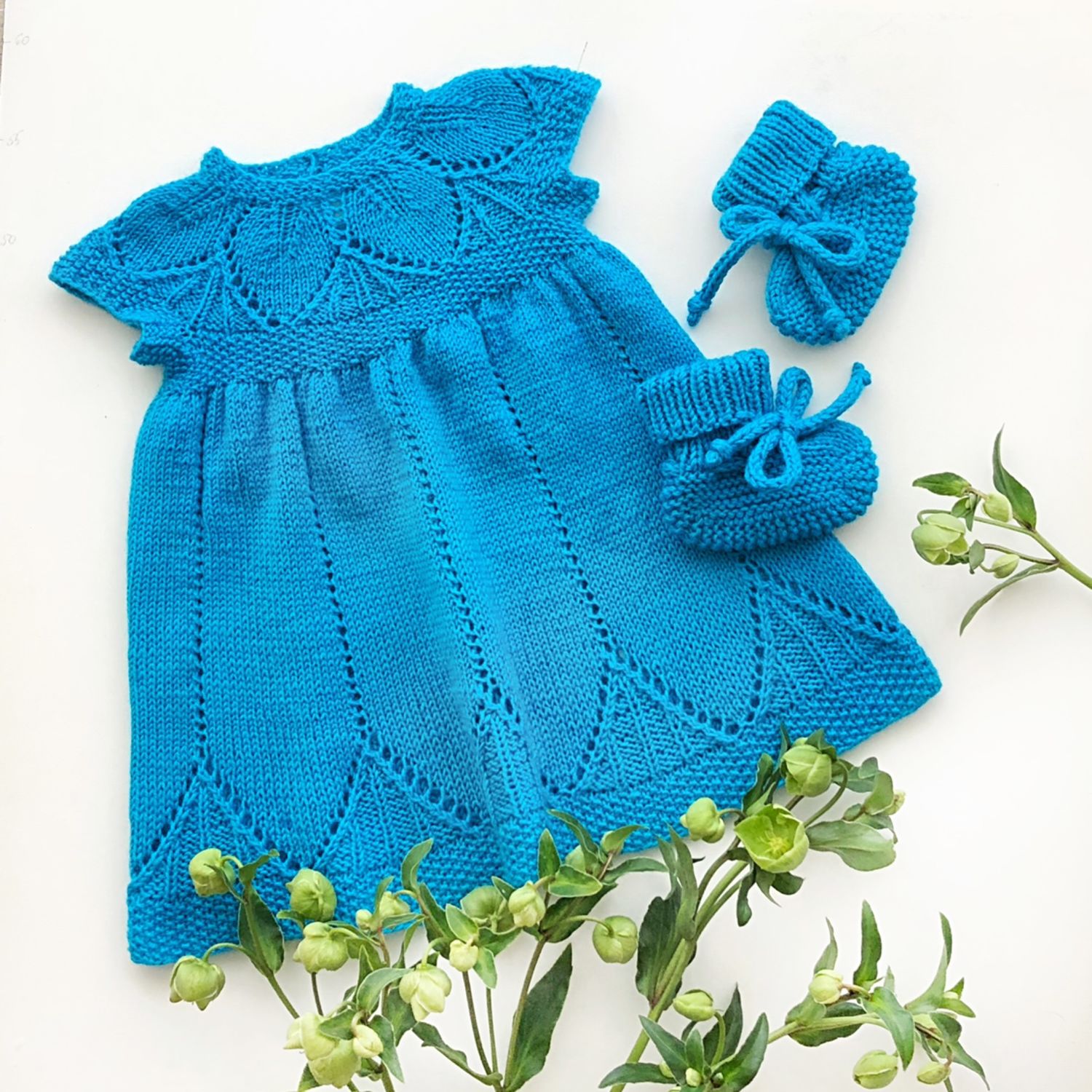 Вязаное платье для девочки 5 лет