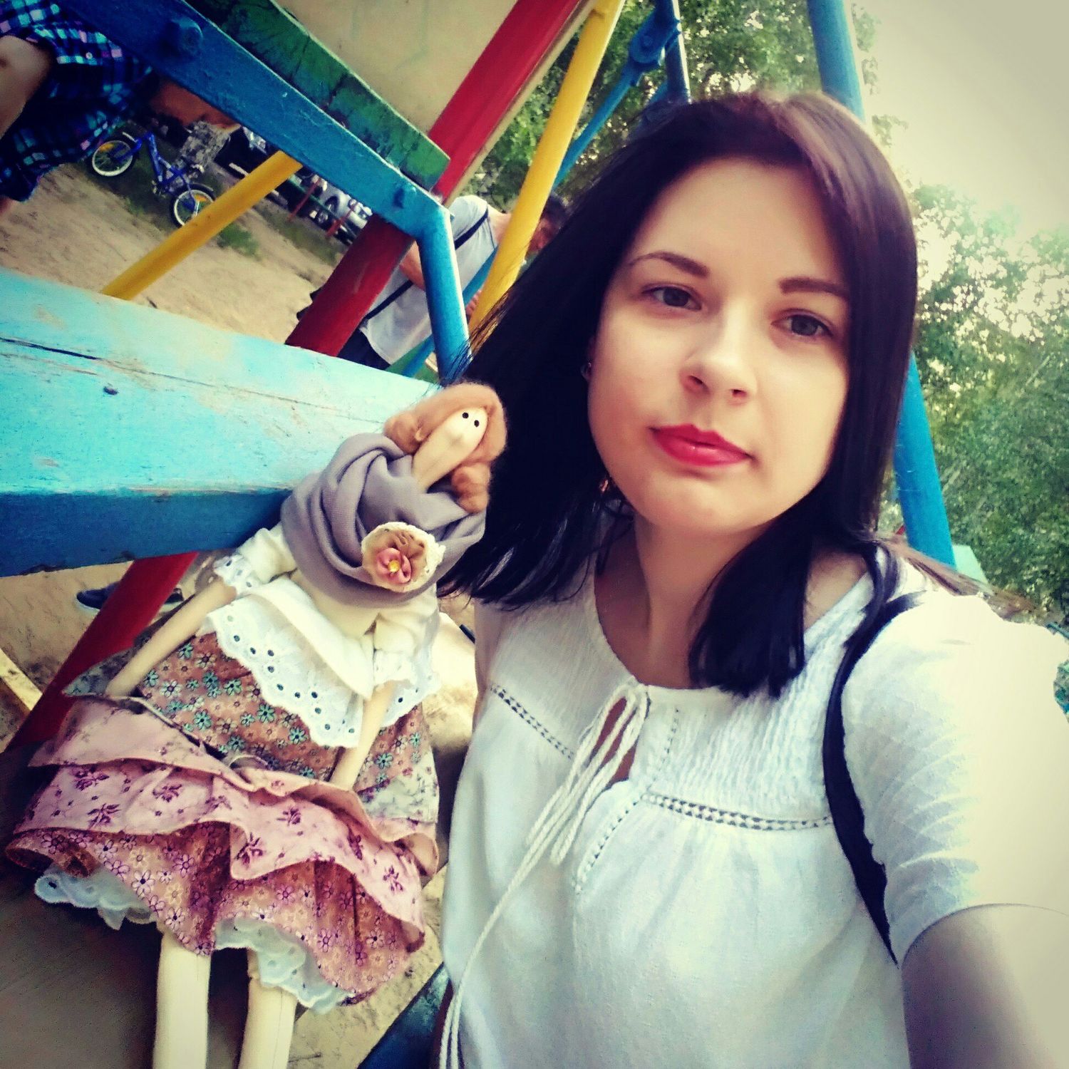 Меня зовут Екатерина.На фото я и моя работа.