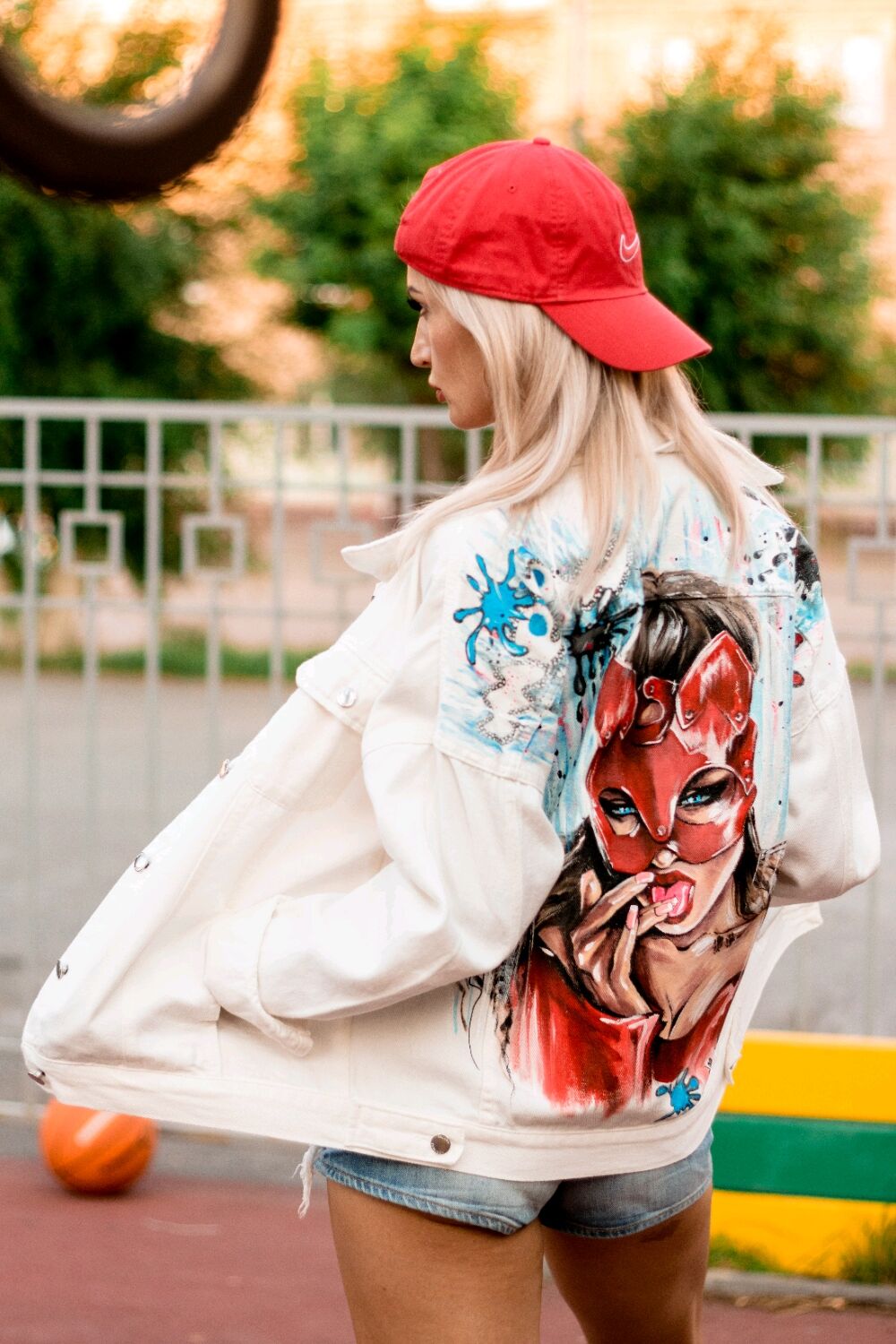Джинсовая куртка с рисунком, принт на спине, ручная роспись винтернет-магазине Ярмарка Мастеров по цене 10500 ₽ – QX83WRU