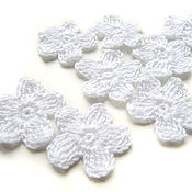 Материалы для творчества handmade. Livemaster - original item Set of 10 knitted flowers in white 3 cm. Handmade.