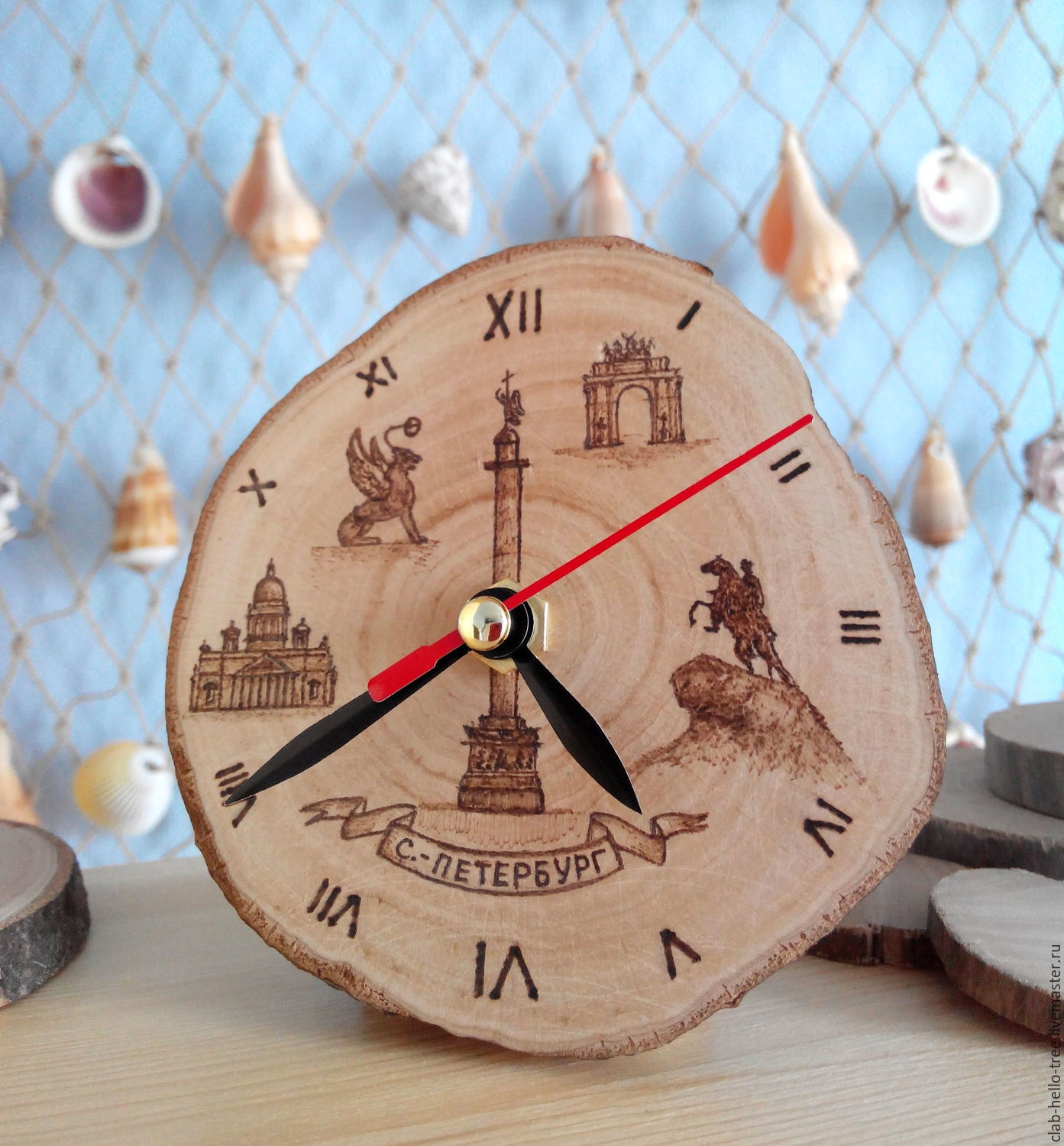 Ручной циферблат. Часы из дерева. Часы сувенирные из дерева. Часы настенные деревянные. Часы из фанеры настенные.