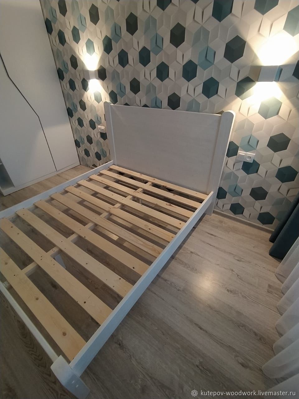 Кровать из массива лиственницы в интернет-магазине Ярмарка Мастеров по ...