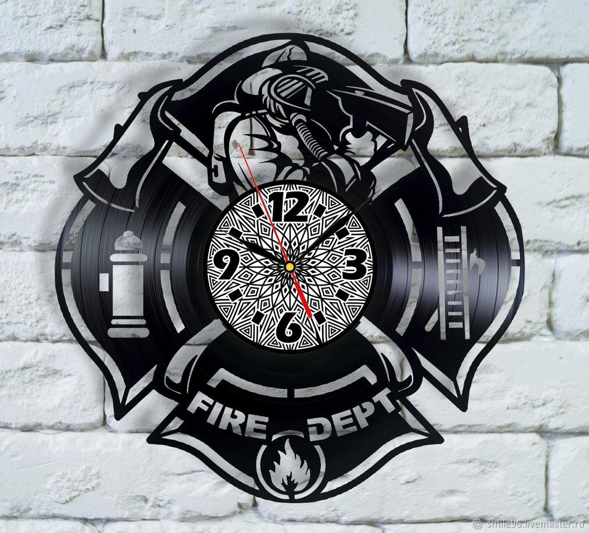 Часы пч. Часы из винила. Часы из виниловых пластинок. Часы пожарного настенные. Часы с пожарной тематикой.