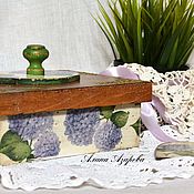 Tray with daisies and forget-me-nots for the house and kitchen