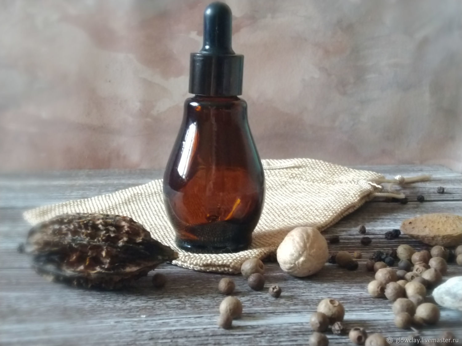 духи монталь интенс пеппер. перец в парфюмерии картинки. блэк пеппер  духи черный перец. розовый перец горошком. розовый перец горошком.